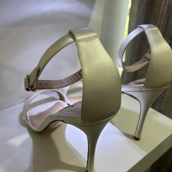 Manolo Blanik Chaos Satin Sandal in Ivory - Picture 8 of 9